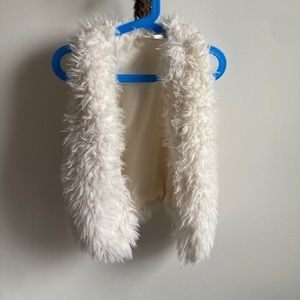 White faux fur girls fashion vest, size 5T